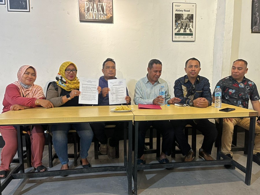 Kuasa Hukum bersama pelapor (Rafik/KK).