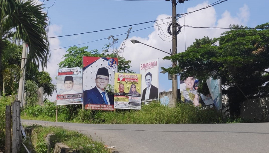Contoh spanduk Balon Wali Kota dan Wakil Wali Kota yang terpasnag disudut-sudut jalan di Samarinda (Foto: Permata/korankaltimcom)