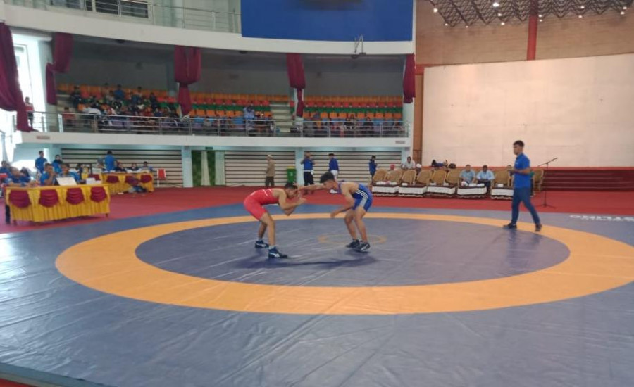 Atlet Kukar berlaga tanding pada Kejurprov Gulat Junior, Selasa (3/3/2020). (Foto: Istimewa)