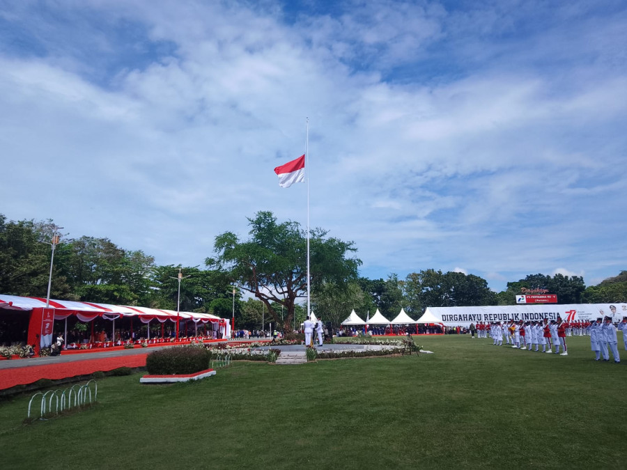 Upacara peringatan detik-detik proklamasi kemerdekaan HUT Ke -77 Republik Indonesia (RI) berlangsung lapangan Merdeka Balikpapan pada Rabu (17/8/2022) sekitar pukul 10.00 Wita.(Laeko-KoranKaltim)
