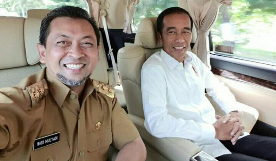 Wakil Gubernur Kaltim Hadi Mulyadi, saat berswafoto bersama Presiden Jokowi dalam kendaraan ketika meninjau lokasi calon ibukota di kawasan Tahura Bukit Suharto Kutai Kartanegara Selasa (07/05/2019) (istimewa)
