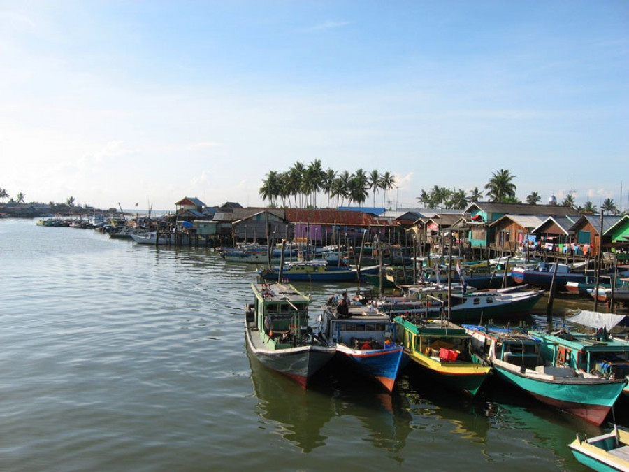 Nelayan di Kota Balikpapan, khawatir melaut karena gelombang yang tinggi. (wordpress)