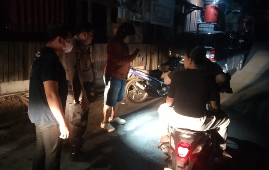 Olah TKP lokasi penikaman. (Foto: Istimewa)