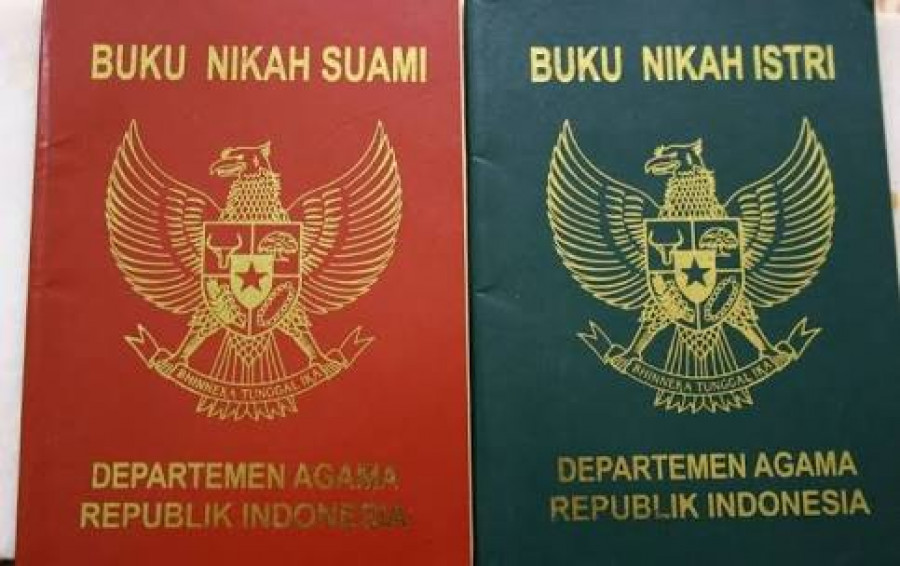 Buku nikah ( sumber foto : hipwee.com )