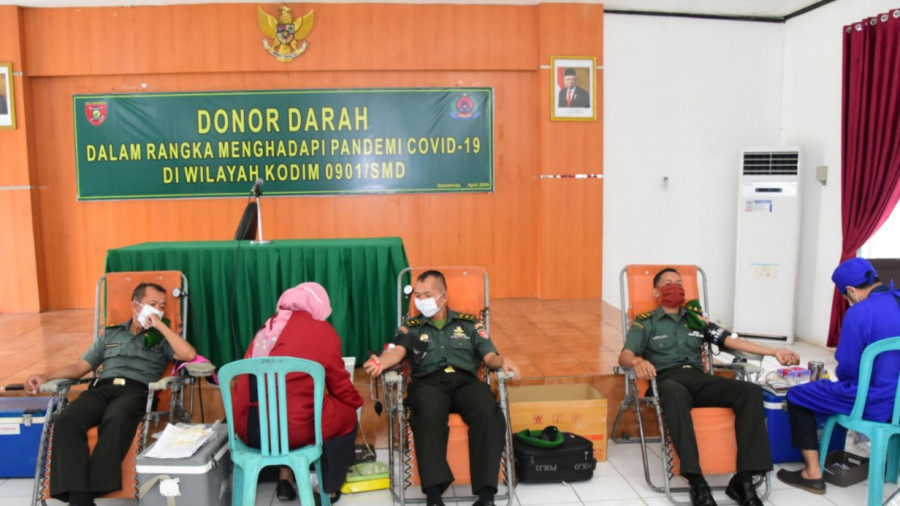 Donor darah dilakukan, guna membantu PMI Kota Samarinda dalam penyediaan darah bagi pasien yang membutuhkan ditengah pandemi corona (Penrem/091 ASN)