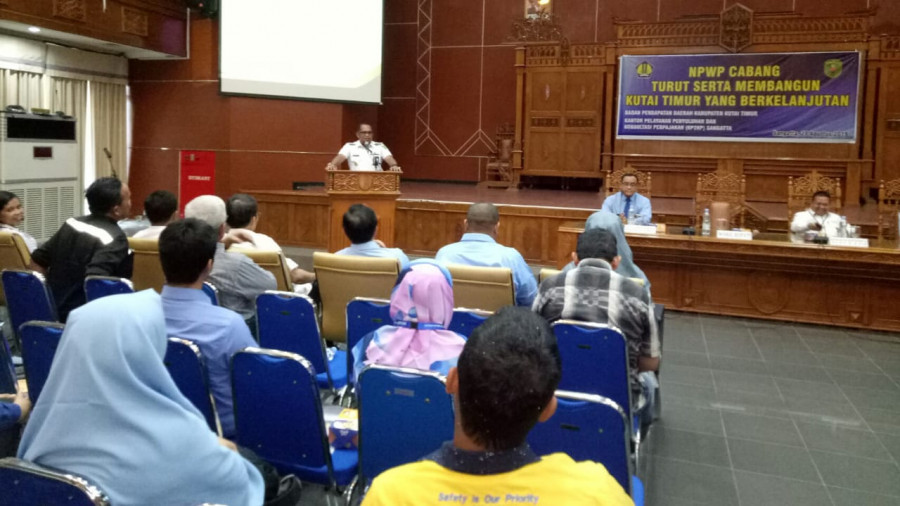 Wakil bupati saat membuka sosialisasi perpajakan yang melibatka sejumlah perusahaan ( Foto: ist)