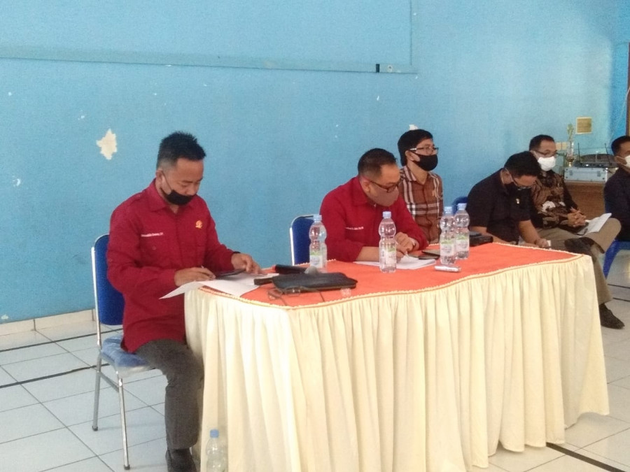 Pansus RZWP3K saat mengunjungi kelompok nelayan di Balikpapan, bulan Juni lalu (Dok.Korankaltim.com)