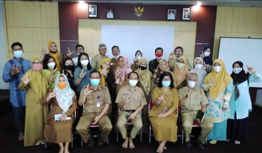 Foto bersama seluruh kepala sekolah yang menghadiri pengarahan Disdik Samarinda.