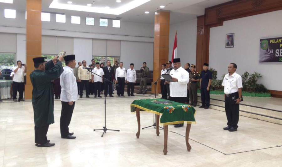 Sunggono mengucapkan sumpah jabatan sebagai Sekda Kukar yang dibacakan oleh Edi Damansyah pelantikannya Pada Rabu (23/1/2019)