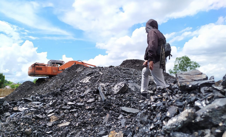 Pertamambangan yang berada di pemukiman warga tepatnya di Jalan Bangeris resahkan warga sekitar. ( Foto: Nancy/korankaltim.com)