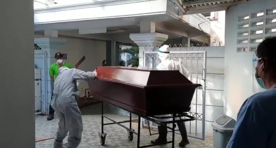 Persiapan pemakaman sesuai dengan protokol COVID-19 yang dilakukan BPBD Samarinda (BPBD Samarinda)