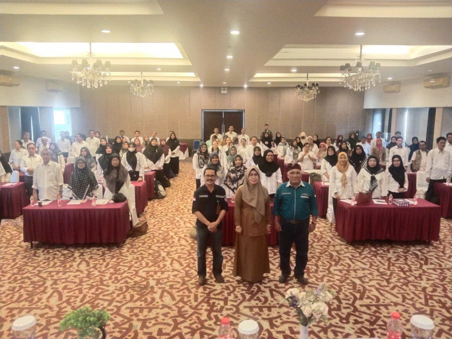 Pelaksanaan kegiatan pendampingan bagi para calon peserta Uji Kompetensi Kenaikan Jenjang (UKKJ) jabatan fungsional guru SMP pada Selasa (21/11). (Handayan/KK)