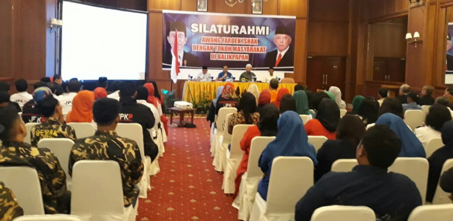 Silaturahmi Awang Faroek Ishak dengan Tokoh Masyarakat di Balikpapan