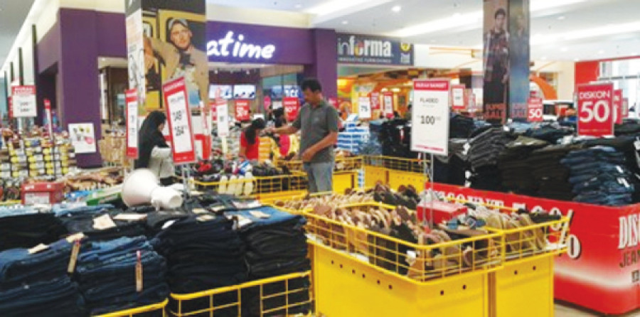 TEBAR DISKON : Ramayana masih memberikan penawaran potongan harga atau diskon berkaitan dengan tahun ajaran baru (back to school). ( ist )