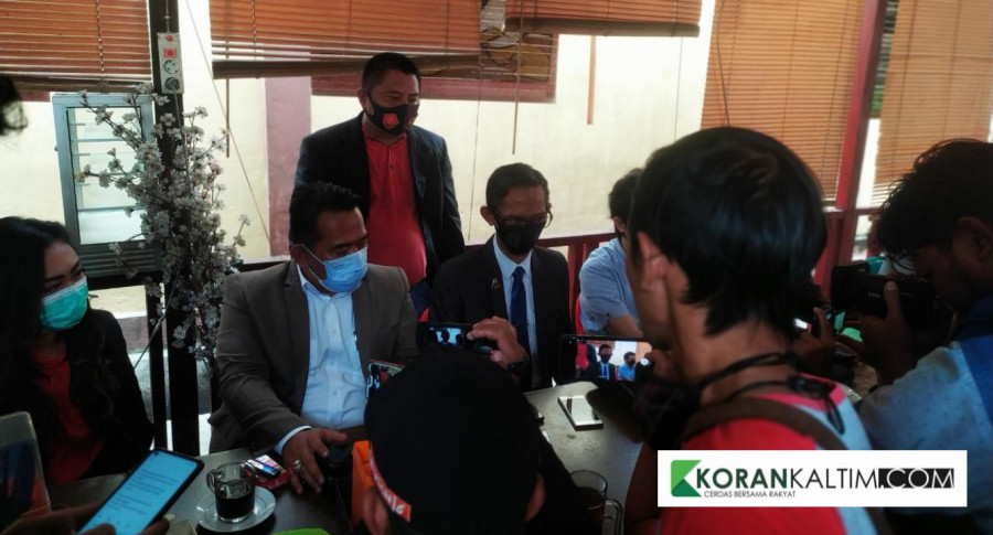 Kuasa hukum PT BGP saat konferensi pers di Polresta Samarinda Senin (15/2/2021) hari ini. (Foto:Nancy/korankaltim.com)