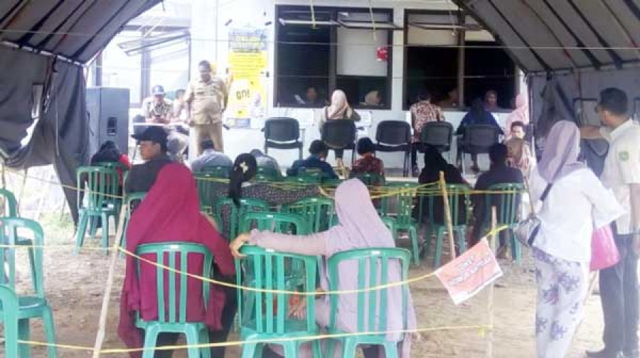 Loket antrean penyerahan kelengkapan berkas tes CPNS di badan Diklat BKPP kutim