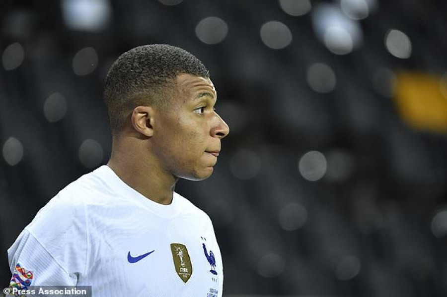 Kepastian positif Covid-19 membuat Kylian Mbappe tak bisa membela Prancis saat menghadapi Swedia malam nanti. (Foto: dailymail)