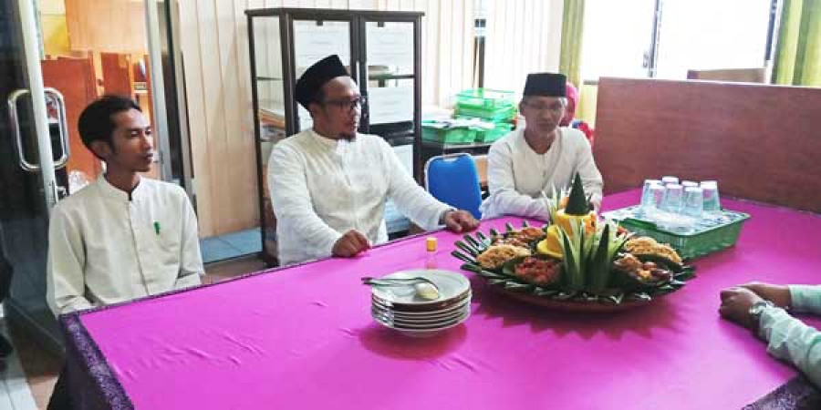 Syukuran raihan Akreditasi B Febis Dan Fisipol ( ist )