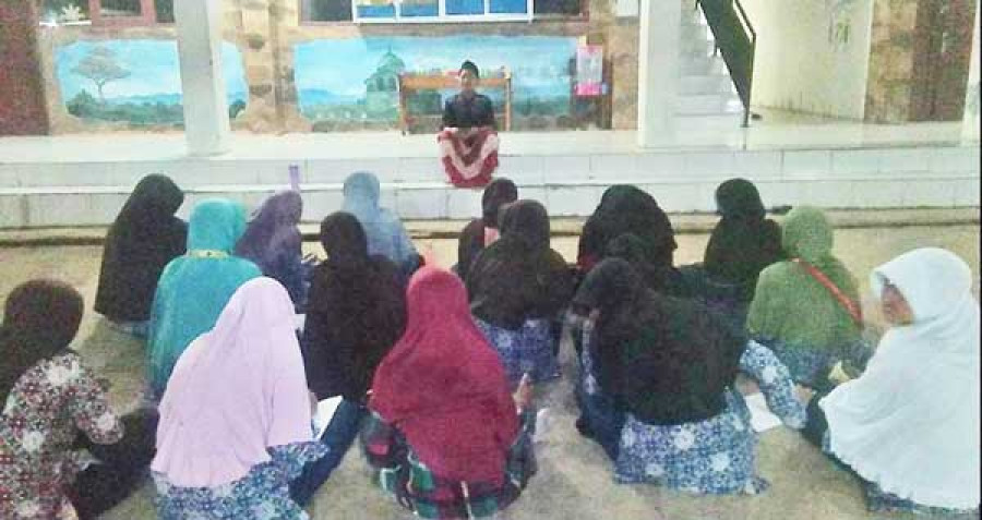 GEBYAR RAMADAN: Kegiatan Gebyar Ramadan yang dilakukan SMP IT Insan Cendikia Boarding School (ICBS) juga diisi dengan latihan vocabulary. ( istimewa )