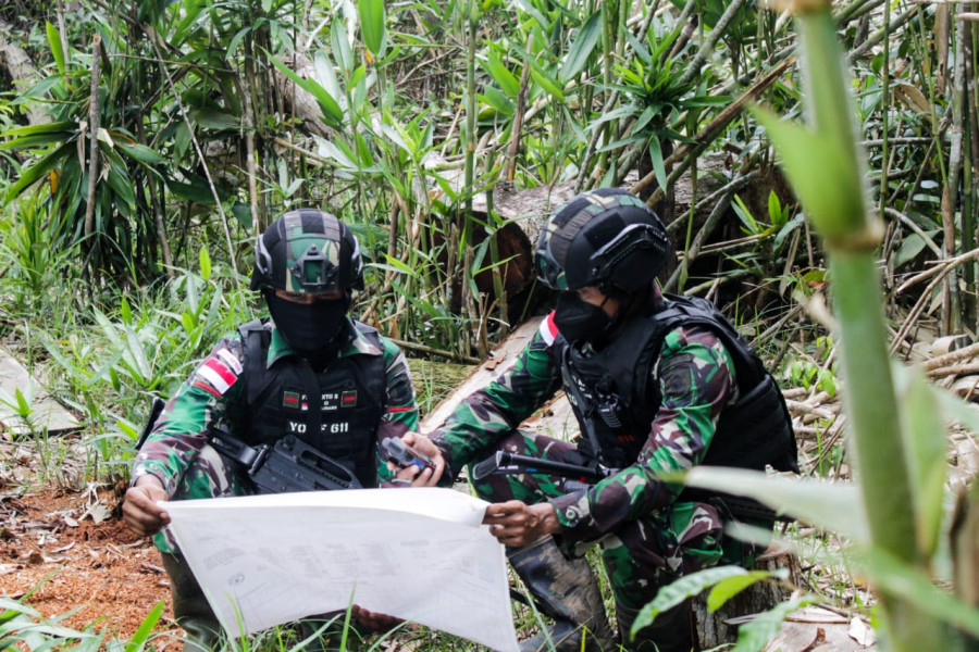 Prajurit Satgas Pamtas RI-Papua Nugini saat patroli di perbatasan Sabtu (13/2/2021) hari ini. (Foto:Penrem 091/ASN)