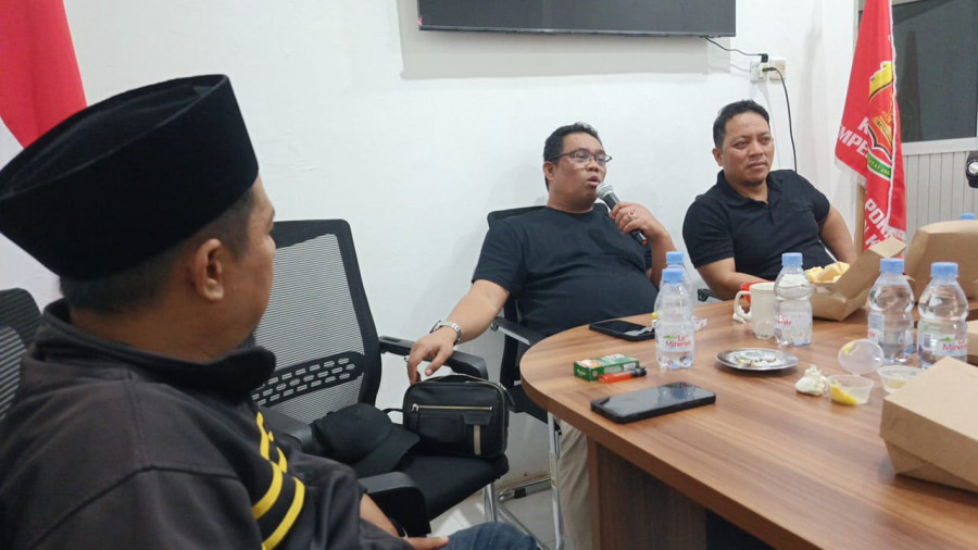 Petinggi Pore saat memimpin rapat internal untuk menyatukan tujuan seluruh anggota SK2 mensukseskan Erau 2024 (SK2.dok)