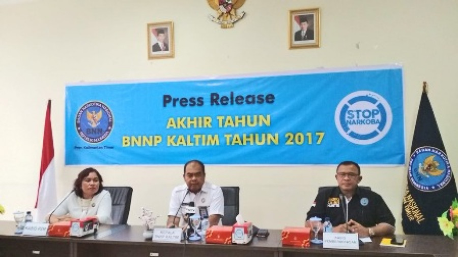 Diduga Palsu: Kepala Lapas Samarinda, M Ihsan mendampingi anggota Ombudsman RI, Ninik Rahayu saat sidak. Ninik mendapatkan laporan. (FOTO: SARDIMAN/KK)