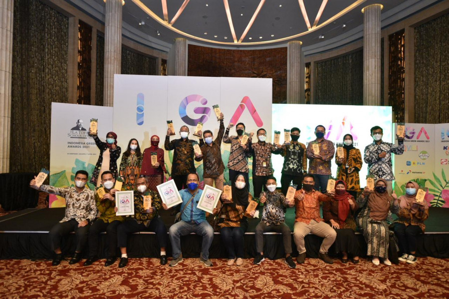Pengelolaan sampah terpadu di Kampung Atas Air membuat Pertamina RU V Balikpapan menyabet penghargaan dari The La Tofi School. (Foto: Istimewa/KoranKaltim.Com)