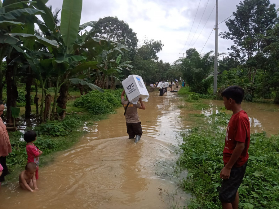 Logistik diangkut secara bertahap. (Foto : Istimewa)
