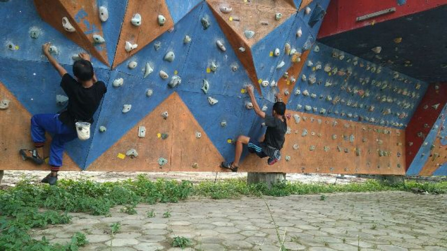LATIHAN: Atlet panjat tebing Samarinda tetap latihan rutin untuk jaga kondisi dan performa hingga masuk sentralisasi nanti