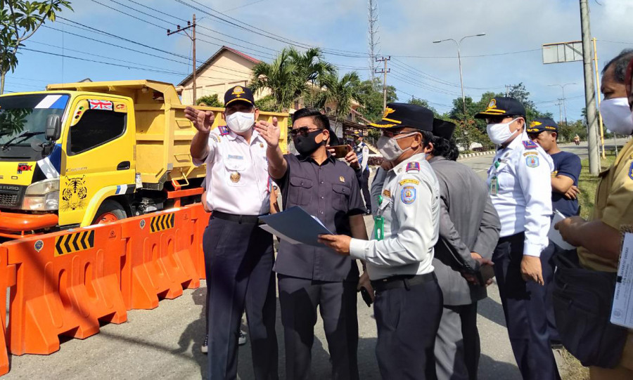 Dishub dan Dewan, Tinjau "Simpang Maut" (Foto: Romi Ali Darmawan/Korankaltim.com)