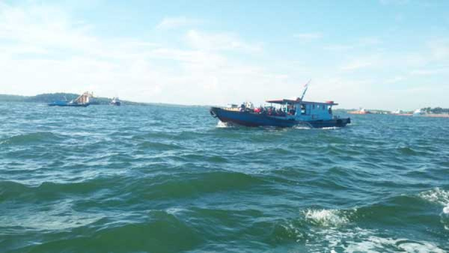 H-1 Lebaran, Ribuan Warga Seberangi Teluk Balikpapan