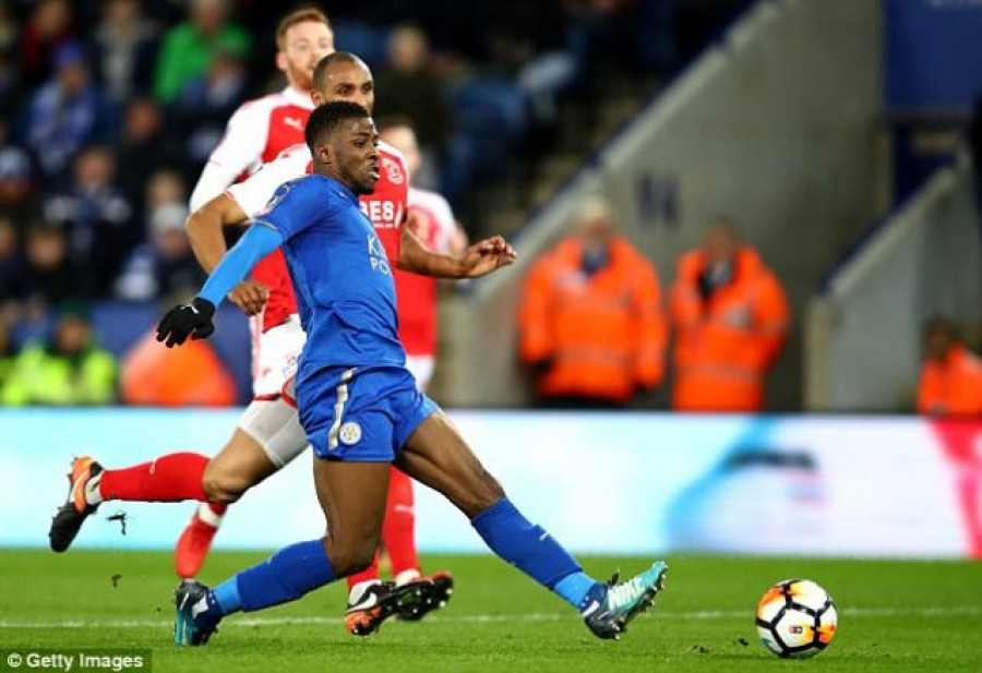 SEJARAH PERTAMA: Momen saat Kelechi Iheanacho mencetak gol yang sempat dianulir karena dianggap offside namun akhirnya disahkan usai tayang ulang di VAR.