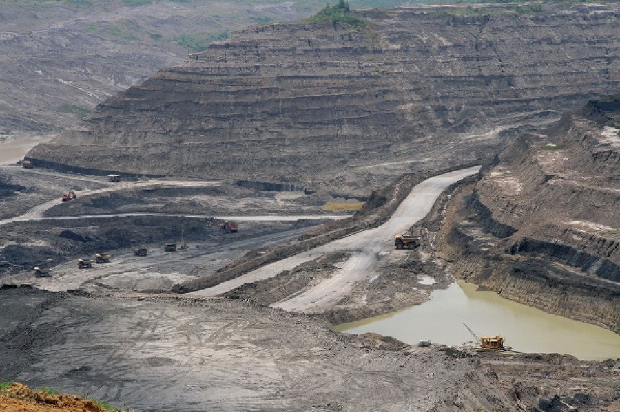 BANYAK MERUGIKAN: Eksploitasi tambang dinilai lebih banyak merugikan masyarakat dan lingkugnan. (Foto: dok/humasprov)