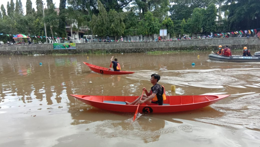 Pertandingan Gubang lunas di Sungai Tenggarong, Senin (20/7/2020) (Foto: Reza Fahlevi/korankaltimcom)