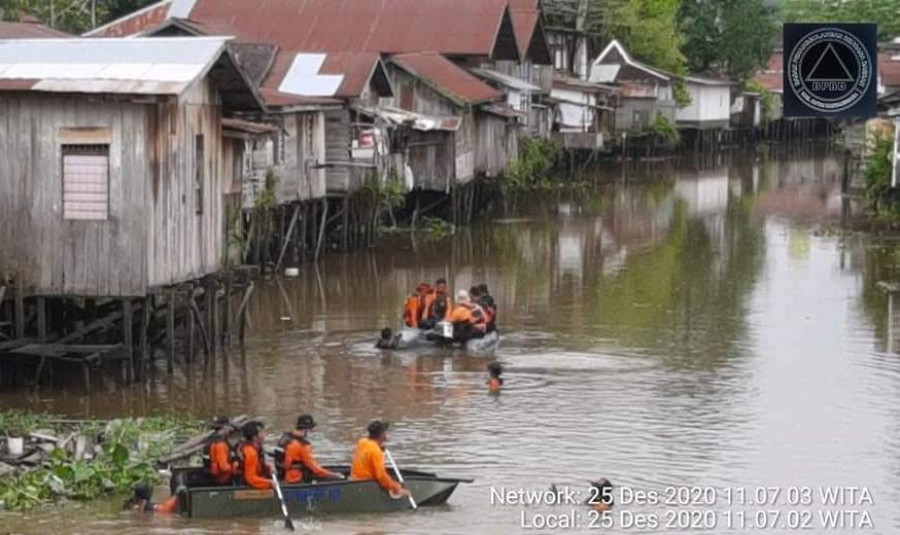 Sungai Tenggarong usai dibersihkan dari gulma. (Foto: BPBD Kukar/istimewa)
