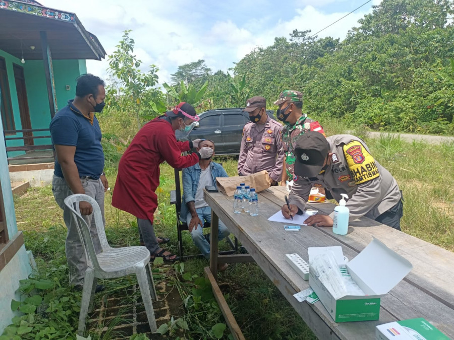 penjagaan dan tes antigen acak yang mulai diberlakukan di jalur masuk Kabupaten Berau (Rama/KoranKaltim)