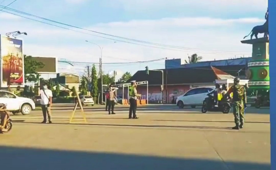 Proses penyekatan sejumlah titik ruas Jalan protokol Yos Sudarso I (Foto: istimewa)