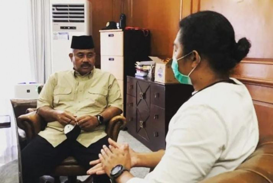 Reza Fahlevi saat mewawancarai Edi Damansyah. (Foto: Prokom)