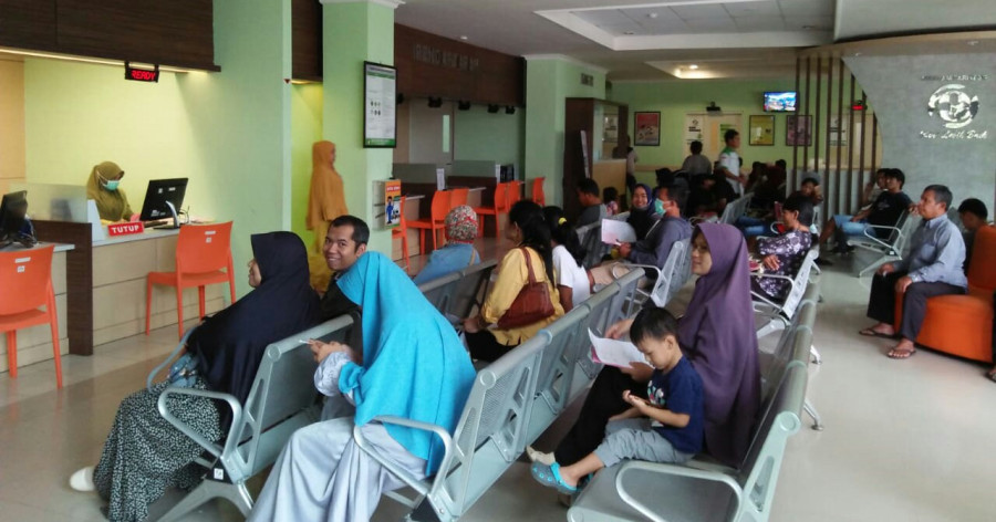 Pasien yang menunggu perawatan di rumah sakit AMP