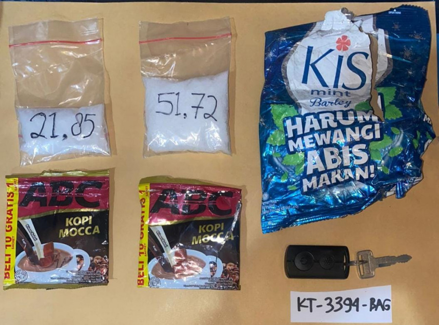 Barang bukti sabu-sabu serta lainnya yang diamankan dari Ari (26) saat hendak transaksi sistem jejak. (Foto:Istimewa)