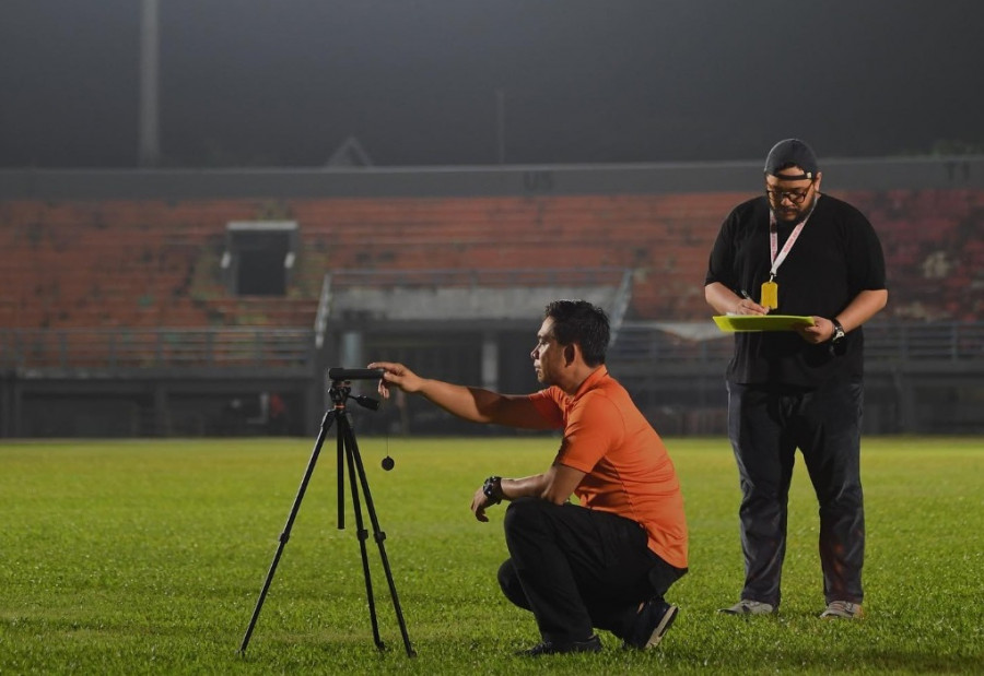 Stadion Segiri saat diverifikasi beberapa waktu lalu, terus dibenahi sebagai kesiapan menuju PIala Presiden pekan depan. (Foto: borneofcfacebook)