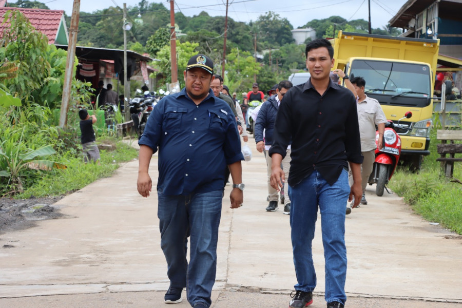Ketua DPRD Kukar Abdul Rasid saat Kunjungan ke desa-desa. (Foto: HumasDPRDKukar.dok)