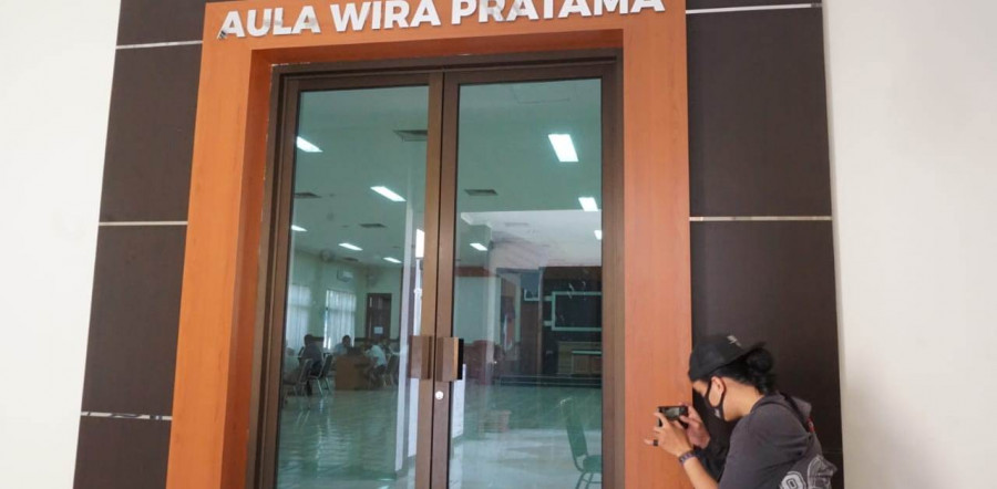 Pemeriksaan di dalam Aula Wira Pratama Lantai II Mapolresta Samarinda Rabu (12/8/2020) hari ini.(Foto: Nancy/korankaltim.com)