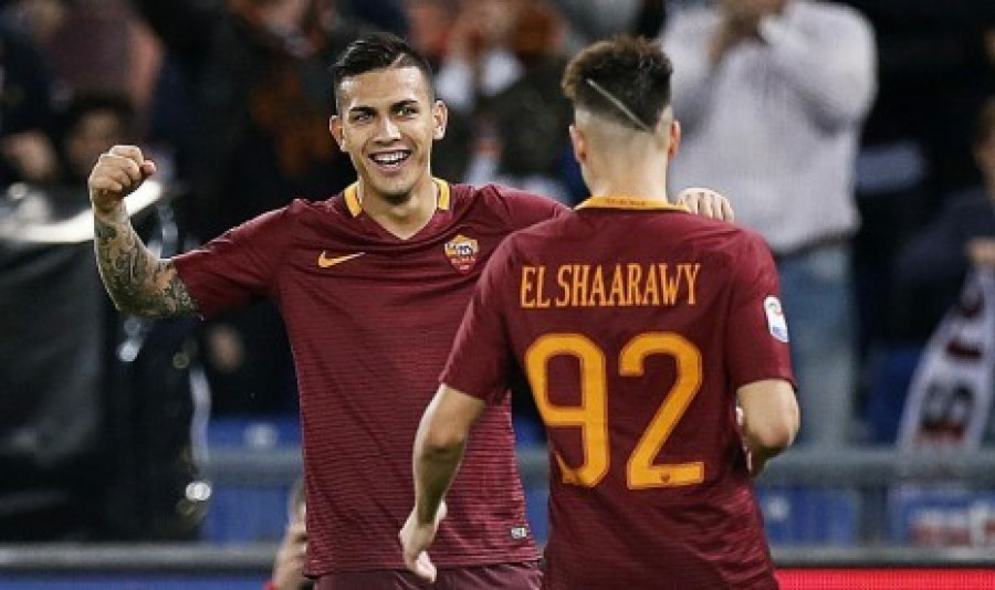 Gelandang AS Roma, Leandro Paredes (kiri) bersama striker, Stephan El Shaarawy. (Foto: EPA/Riccardo Antimiani)