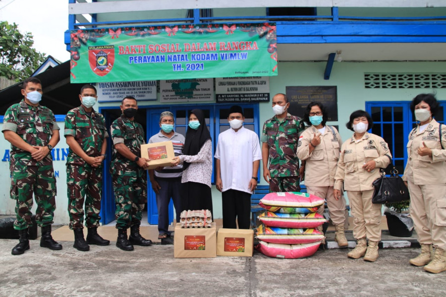 Bakti Sosial dan Anjangsana, Kasdam VI/Mlw Serahkan Bingkisan ke Panti Asuhan
