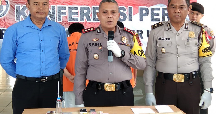 Kapolres PPU AKBP Sabil Umar memaparkan hasil pengungkapan sabu yang dilakukann jajarannya di Kelurahan Gresik, Kecamatan Penajam