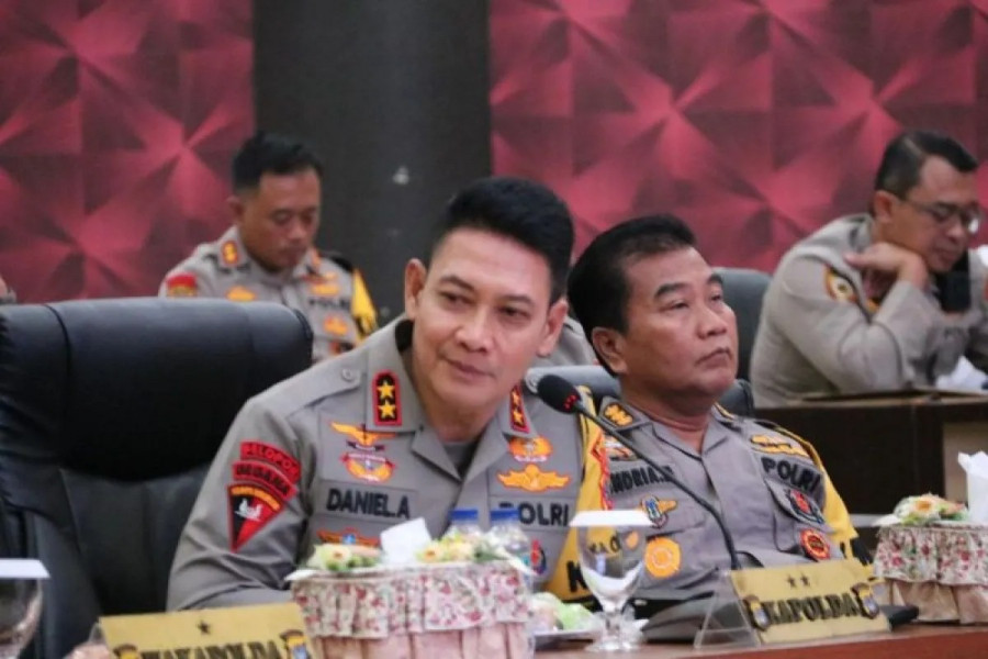 Kapolda Kaltara, Irjen Pol Daniel Adityajaya di Tanjung Selor, Bulungan, Senin (22/1/2024) saat rapat secara daring terkait kesiapan tahapan pemungutan suara Pemilu 2024. (Foto: Antara)