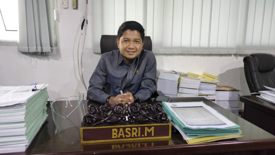 Anggota DPRD Paser Basri Mansyur ( Foto : Dwi Cahyo / Korankaltim.com )