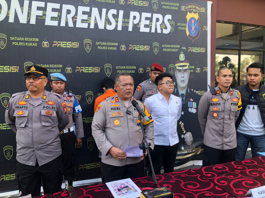 Kapolres Kukar AKBP Hery Rusyaman memberikan keterangan kepada wartawan. (erlita/Korankaltim.com)