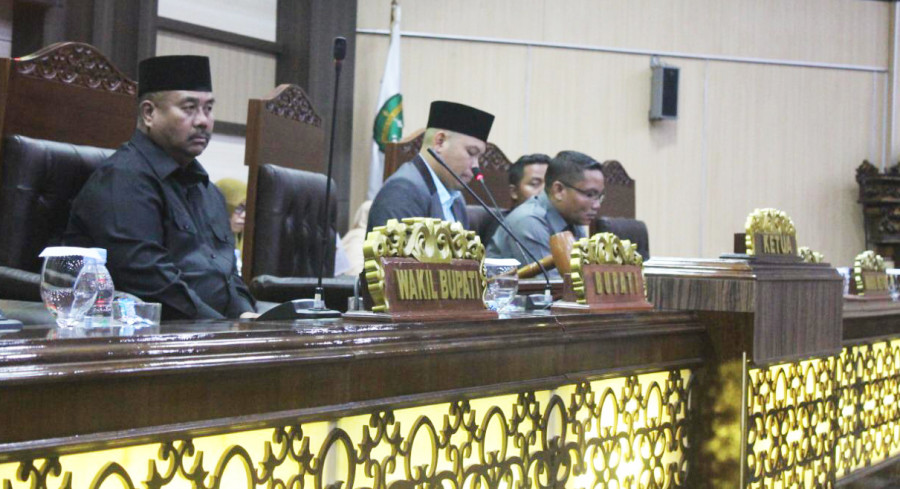 Plt Bupati Kukar, Edi Damansyah di usulkan menjadi Bupati Kukar Devenitif pada Rapat Paripurna II, DPRD Kukar pada Senin (7/1/2019) malam